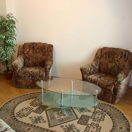 Salonul Rosu Apartment Bacau Luaran gambar