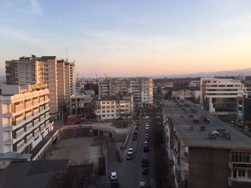 Salonul Rosu Apartment Bacau Luaran gambar