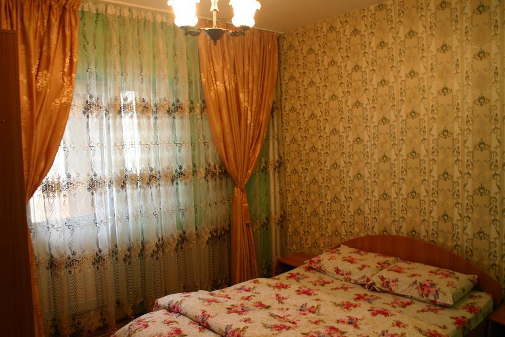 Salonul Rosu Apartment Bacau Luaran gambar