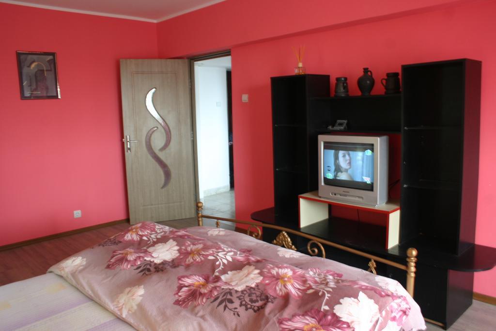 Salonul Rosu Apartment Bacau Luaran gambar