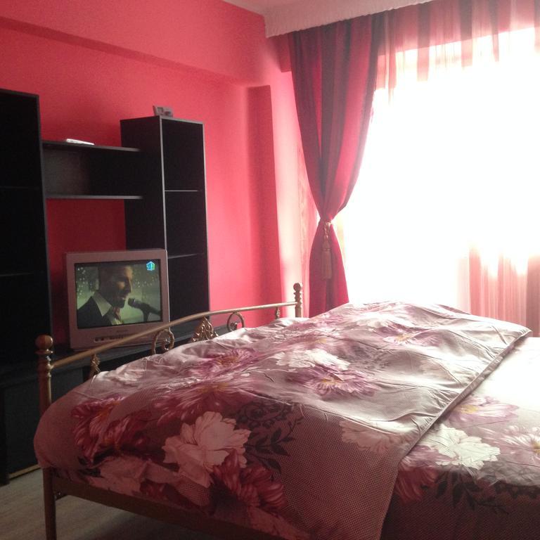 Salonul Rosu Apartment Bacau Luaran gambar