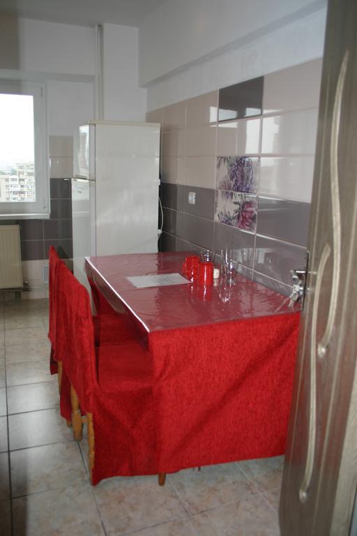 Salonul Rosu Apartment Bacau Luaran gambar